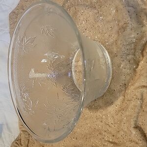 KIG Indonesia 7" glass bowl with maple 🍁 leaves designs. Excellent shape.
